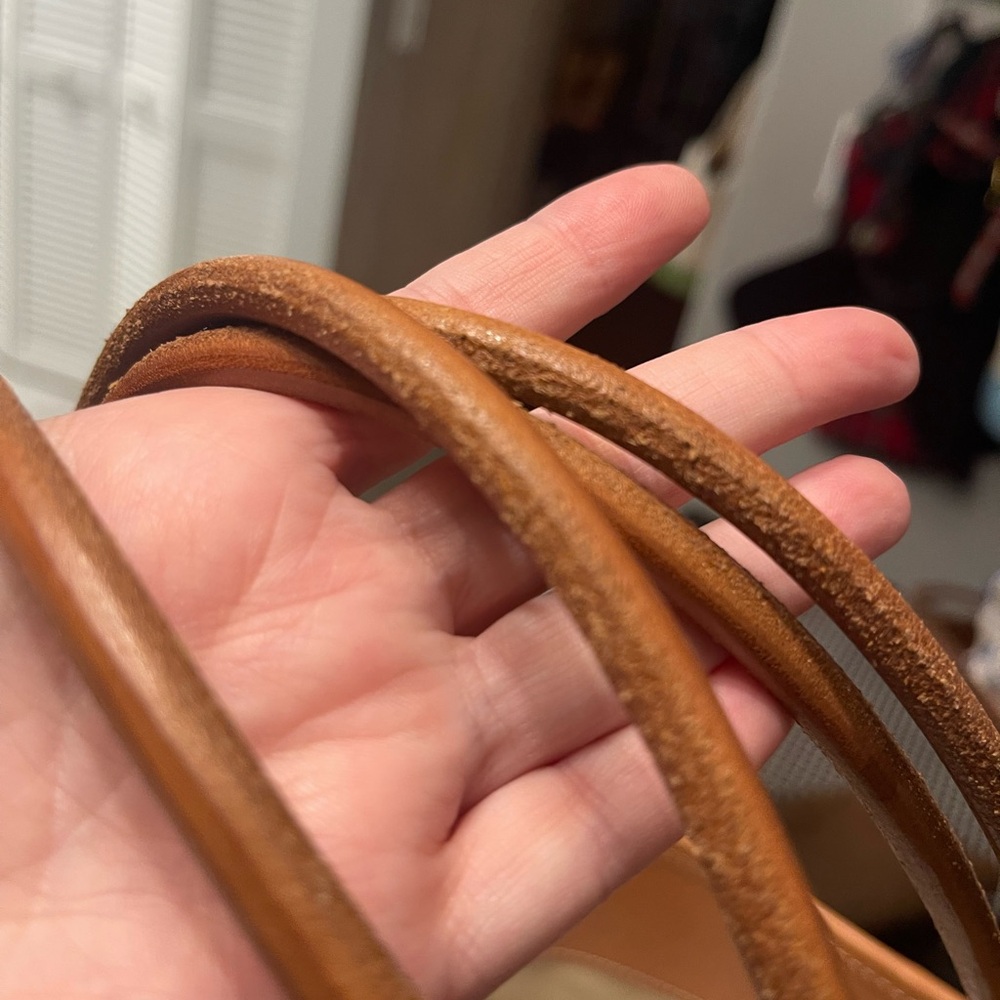 Tod's Elegant Tan and Cream Tote Bag - Picture 8 of 11
